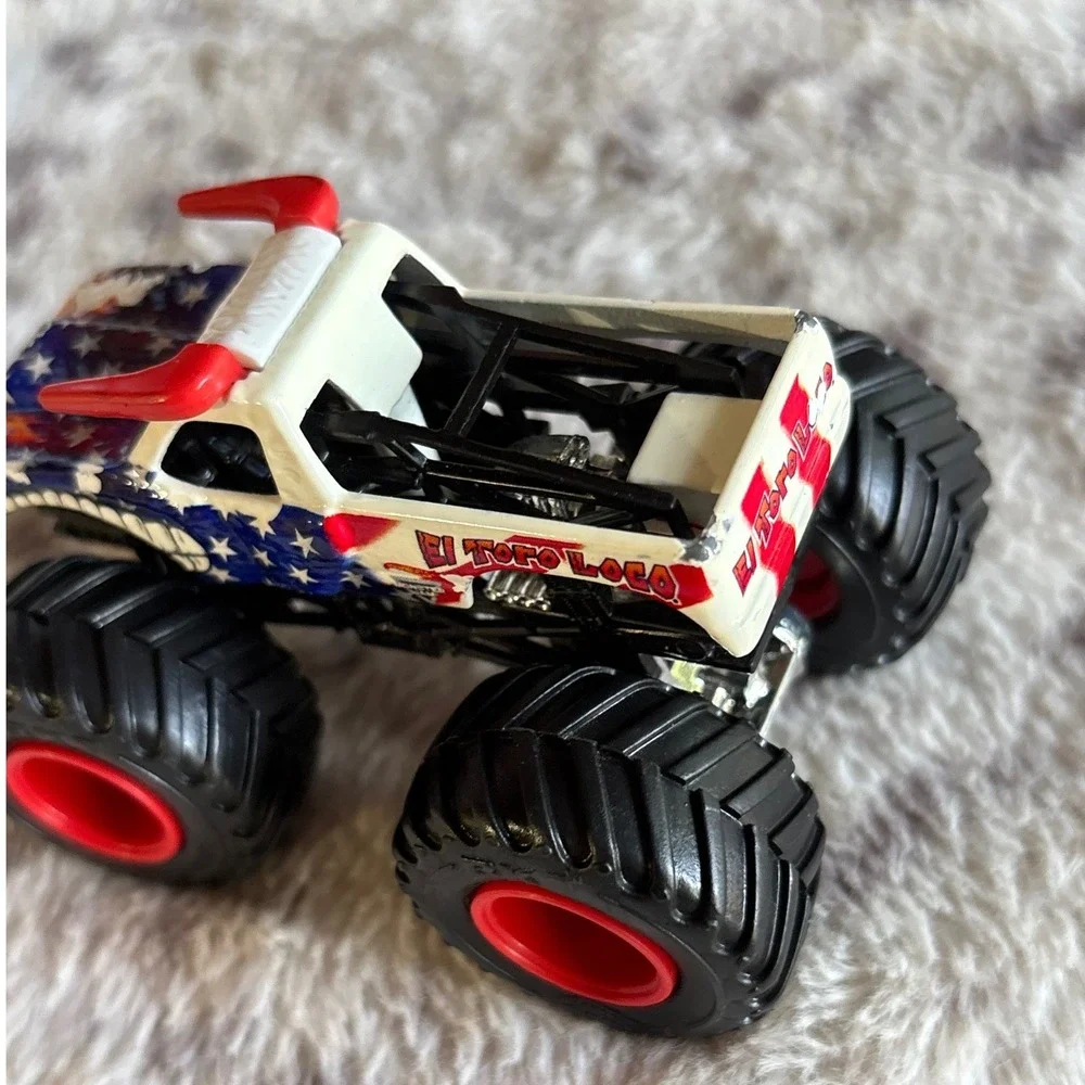 Hot Wheels Monster Jam El Toro Loco Stars and Stripes Monster Truck 1:64 Scale